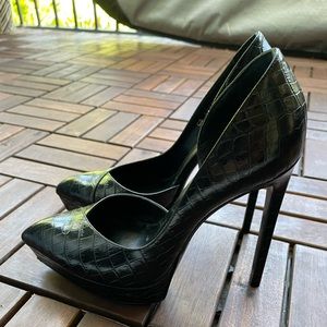 Gorgeous authentic YSL YVES SAINT LAUREN pumps